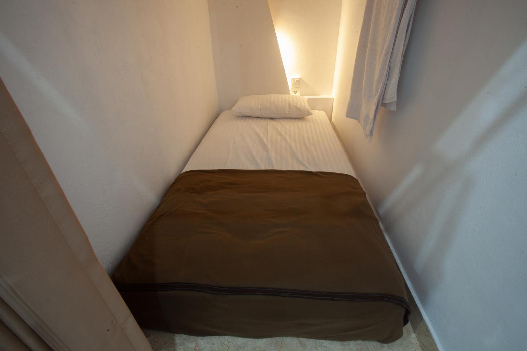 Lucky Hostel Batununggul Екстер'єр фото