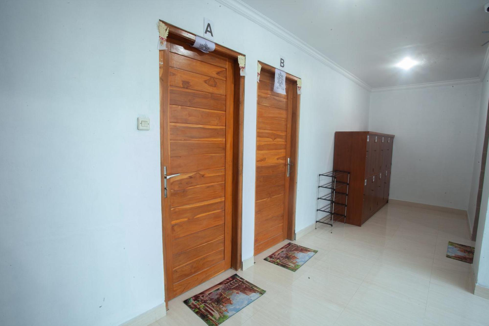 Lucky Hostel Batununggul Екстер'єр фото