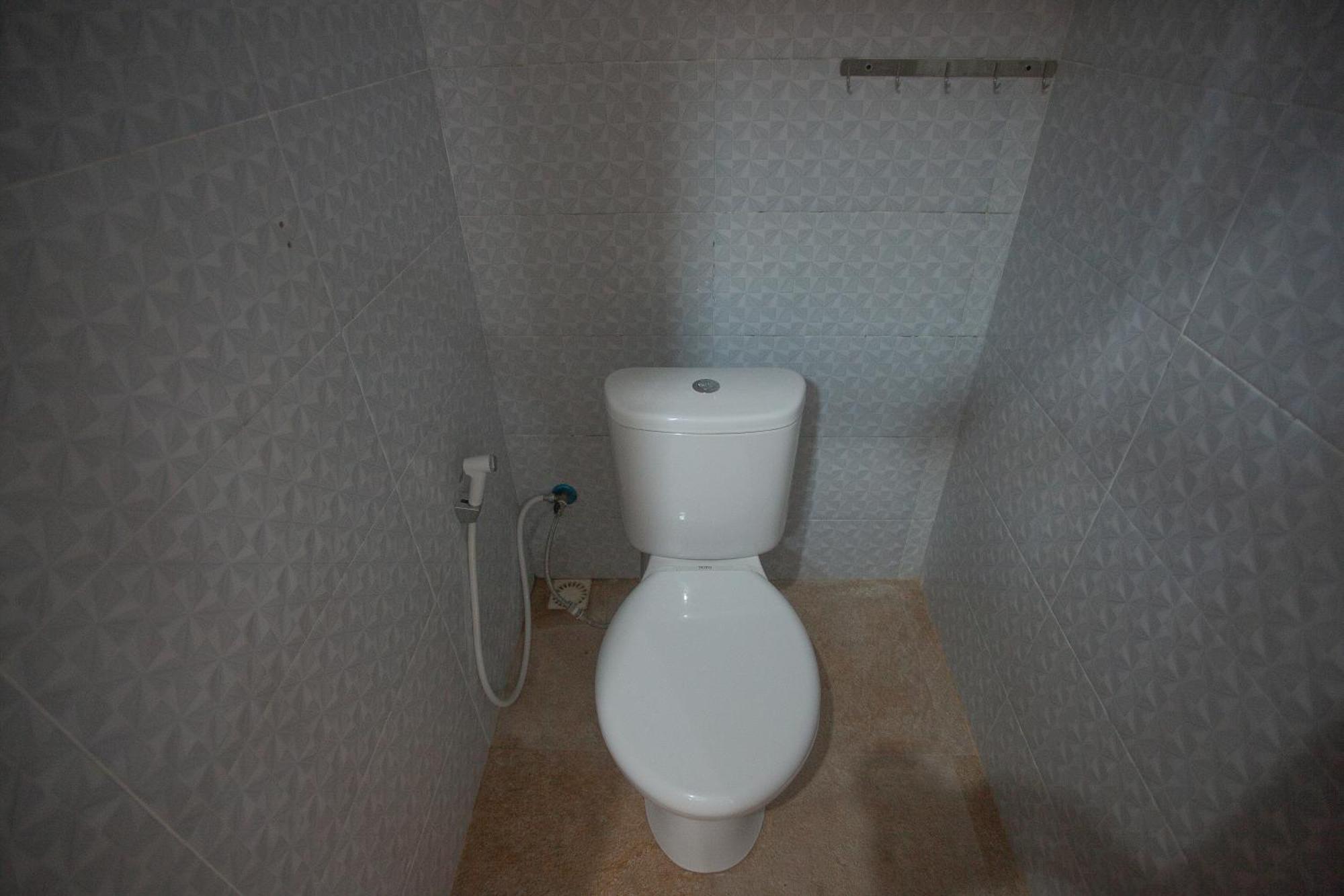 Lucky Hostel Batununggul Екстер'єр фото